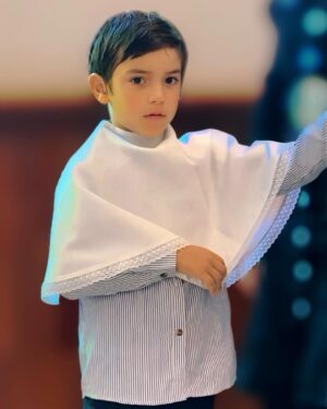 Tilsa Lozano Instagram - Mi angelito 🩵👼 y su bautizo 🙏
Muchos me preguntaron porque tan grande? Porque esperé tanto tiempo ? 
Les cuento que a Massimo le agarró la pandemia muy pequeño,  recién cuando tenia  3 añitos el mundo regresó a la normalidad. Luego teníamos el tema que los padrinos viven fuera del país … y cuando parecía imposible coordinar tiempos, lo logramos 🙌🏻✈️ vino su padrino de 🇦🇷 y su madrina de 🇺🇸 
Este domingo pudimos celebrar juntos, familia y amigos, con la bendición de Dios para nuestro ❣️ Massimo 🥰