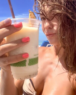 Tilsa Lozano Instagram - ✈️🔆
 #tilsa #traveling #miami #dump