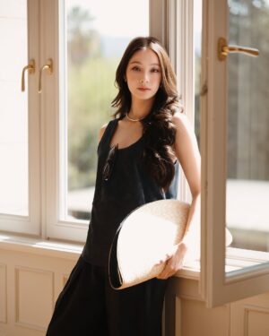 Tipnaree Weerawatnodom Instagram - Effortless style for a new season. Discover the #COSSS25 collection.

@cosstores
#COSThailand
