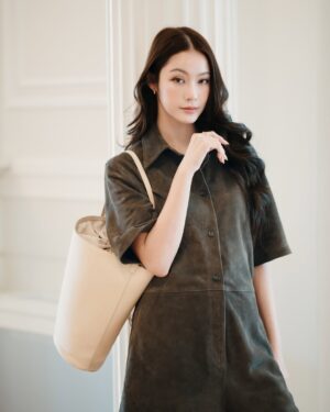 Tipnaree Weerawatnodom Instagram - Effortless style for a new season. Discover the #COSSS25 collection.

@cosstores
#COSThailand