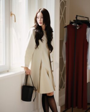 Tipnaree Weerawatnodom Instagram - Effortless style for a new season. Discover the #COSSS25 collection.

@cosstores
#COSThailand