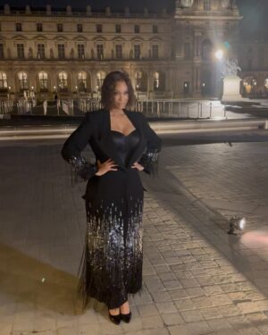 Tyra Banks Instagram - A TyTy Sneak Peek 📸 from my night at Le Grand Dîner du Louvre in Paris.

The Look that Shook:
🖤 Coat Dress: @monotofficial
💇🏽‍♀️ Hair: @stella.yato
💄 Makeup: @slaywithnessah

More to come… 😉✨