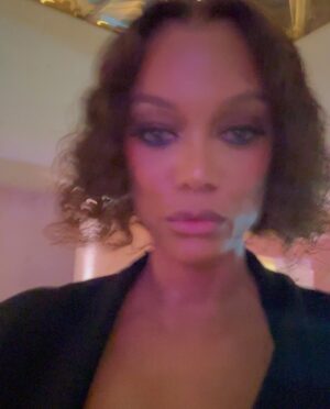 Tyra Banks Instagram - Last night, I officially stepped back into the Paris fashion world at Le Grand Dîner du Louvre—and for the first time ever, I was inside the Louvre.

Back in the ‘90s, when I was strutting Paris Fashion Week twice a year, the runway shows were outside the museum. So stepping inside—surrounded by centuries of art and history, with designer pieces woven into the exhibits—was absolutely spellbinding. I was in awe. I was shook. I was like… is this even real?

I felt beautiful in wet, sculpted hair—the vision of @elimizrahi, designer of @monotofficial who designed my dress, or should I say stunning coat? Eli, you shared your inspo, I was your muse, and together, we made it happen!! (And I’ll be sharing more from last night - the glams, the car ride, the BTS, oui oui!)

I felt grateful to be in the city that believed in me from the start. Merci, Paris, for helping me put the word “super” in front of “model.” ✨

This is just the beginning. A new beginning. And I am so excited to take all of YOU on this journey with me. Because you’re never too old to DREAM and never too young to SMiZE. So keep dreaming. No matter your age. 

Paris, je t’aime! 

💛TyTy

#TyraTakesParis #IMGModels #LeGrandDînerDuLouvre #MerciParis @smizeanddream