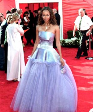 Tyra Banks Instagram - The year was 2000. 

Hi @verawanggang 

People had some OPINIONS about this dress back then. It kinda feels like @arianagrande would wear it in pink today. What do YOU think? 

Tell me below 👇🏽 

#oscars #academyawards #redcarpet