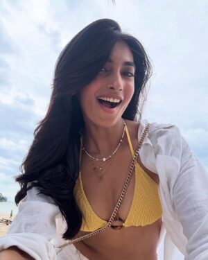 Vaishnavi Andhale Instagram - Island dump ☀️🏝️ 🌊👙🍺