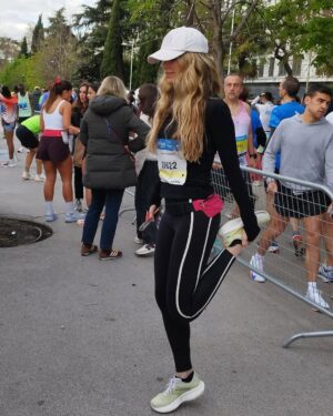 Vanesa Romero Instagram - Domingo de carrera 🏃‍♀️ por Madrid  con @monicasainz_fisio ☺️…¡Qué maravilla, que gozada! ¿Cuando la siguiente 😄?
Gracias @carmenbone @b.onecomunicacion
