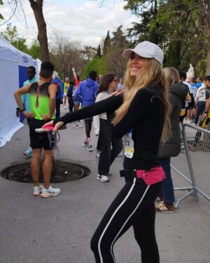 Vanesa Romero Instagram - Domingo de carrera 🏃‍♀️ por Madrid  con @monicasainz_fisio ☺️…¡Qué maravilla, que gozada! ¿Cuando la siguiente 😄?
Gracias @carmenbone @b.onecomunicacion
