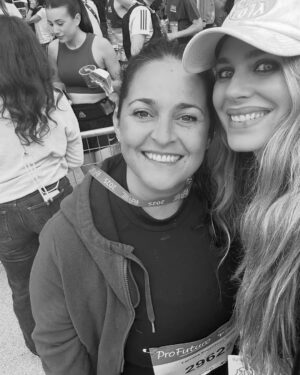 Vanesa Romero Instagram - Domingo de carrera 🏃‍♀️ por Madrid  con @monicasainz_fisio ☺️…¡Qué maravilla, que gozada! ¿Cuando la siguiente 😄?
Gracias @carmenbone @b.onecomunicacion