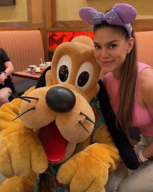 Vanessa Jeri Instagram - En Disney’s Grand Californian Hotel , disfrutando con la familia ❤️😁✌🏼