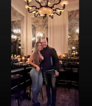 Vanessa Jeri Instagram - Tú amor alumbra mi vida 🌟
Para mi todos los días es una ocasión bonita para decirte cuanto te amo ❤️😍

Feliz día de San Valentín 💘