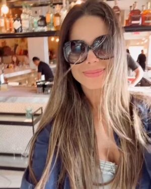 Vanessa Jeri Instagram - Hoy como todos los días, sólo se aceptan buenas vibras 💫😃✌🏼