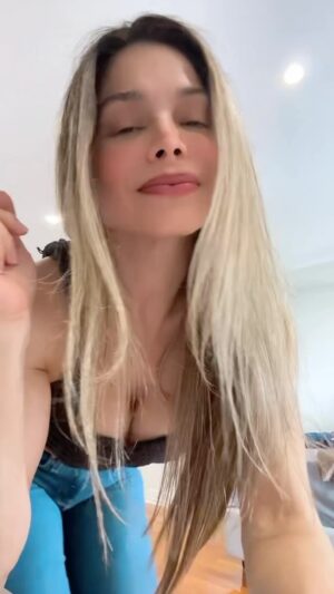 Vanessa Jeri Instagram - Uno es, lo que elige ser.

La vida es corta para andar lamentandose, VIVAN y elijan ser felices 
👏🏻👏🏻👏🏻😃✌🏼🫶