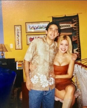 Vanessa Jeri Instagram - Aunque no seas mi hermano de sangre siempre te voy a querer como tal mi Critter loco.
Veo esta última imagen y me dan ganas de jalarte la ñangaza y darte un lapo (tu ya sabes por qué) jajaja Apesar de todo eres una persona excepcional nunca cambies sino no serías el Critter que todos queremos 💛
Te deseo que pases un feliz cumpleaños! Y que Sigas triunfando en todo lo que te propongas, gracias por ser mi amigo, mi hermano y mi mejor partner en la tv. @cesarritterburga 🎉🎂😁✌🏼