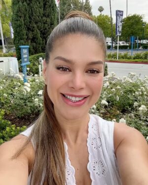 Vanessa Jeri Instagram - Mi genteee 😃✌🏼 quiero compartir con ustedes mi visita a uno de los Hoteles de @disneyland y fuimos a @goofyskitchenrestaurant para que mi hijita conociera algunos personajes de Disney,la verdad quedamos encantados y lo disfrutamos mucho 🎀🩷😃

Ya les estaré compartiendo algunos tips y mi percepción con respecto algunos parques temáticos 😉