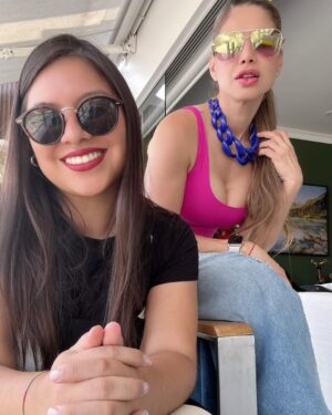 Vanessa Jeri Instagram - Bendecida y feliz! 💫😁✌🏼

Cómo van los preparativos navideños ???🎄