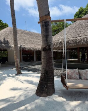 Vanessa Mai Instagram - Sorry sorry 🐒… #WMaldives

#WHotels #TheOriginalWavemaker | Anzeige
