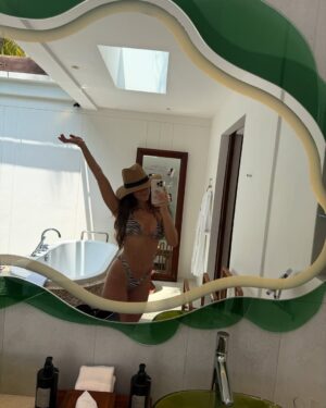 Vanessa Mai Instagram - Sorry sorry 🐒… #WMaldives

#WHotels #TheOriginalWavemaker | Anzeige