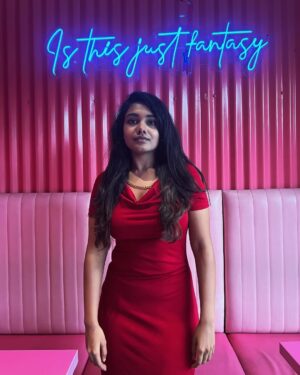 Vishnupriya Instagram - Grooving to the pink beats🦩

PC: @murugananthavalli_durairaj