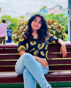 Vishnupriya Instagram - Rollercoaster of reactions 🌸🥰with @mac_mugilan_
