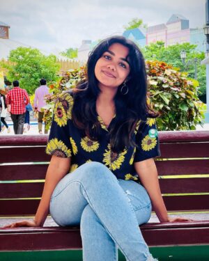 Vishnupriya Instagram - Rollercoaster of reactions 🌸🥰with @mac_mugilan_