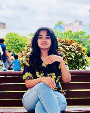 Vishnupriya Instagram - Rollercoaster of reactions 🌸🥰with @mac_mugilan_