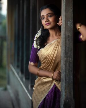 Vishnupriya Instagram - Un parvaiyil oraayiram 🌸🦋

Gracefully by yours @eslinjoyphotography 

Makeover and hairdo by @makeupbychandhini