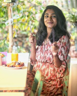 Vishnupriya Instagram - I have a knife, a fork and a whole new year to eat 🌸