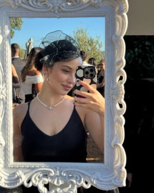 Vivianne Dietz Instagram - Ayer fue el Matrimonio de mi @carlitosarratiaguerra e @ignaciovicenciob y soy testigo desde el día 1, literal,  de un amor único y especial. Los quiero muchoooooo. Difícil superar la emoción. Felicidades mis queridos, por su amor y por la boda más perfecta💍🤍🤍🤍🤍🤍