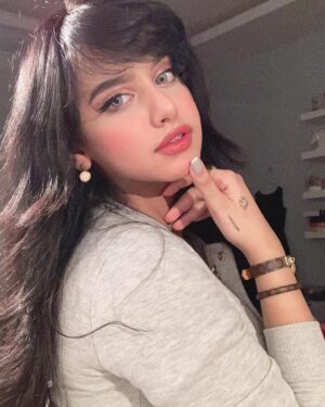 Waad Mohammed Instagram - على انه م عندي دوام انبسط إذا جا ويكند حتا لو م اطلع من البيت احس مخي معلق😂!!
المهم دام ويمتد قرب وش خططكم في فعاليات ؟
سنابي : wadjda1 💛
