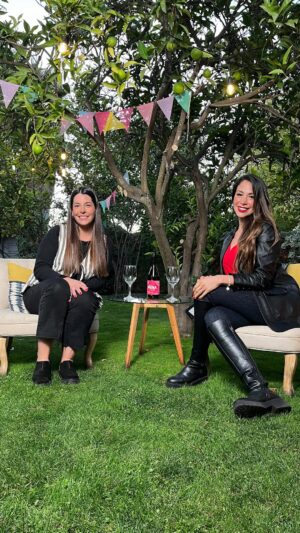 Yamna Lobos Instagram - Estamos felices de haber sido parte de un nuevo capítulo de @podcastzonacero 🤩 donde @martiguess pudo contar un poco más de nuestro restaurante, sus novedades y trayectoria 💙 Además disfrutamos la simpatía de @yamnalobos y la participación de @lucianaecheverriachristie 😍 una invitada increíble!!!

#Kuranepe #Podcast #Chillán #PescadosyMariscos