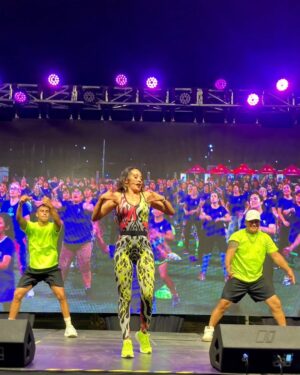 Yamna Lobos Instagram - Gracias totales!!!❤️🔥💪💃🙏
Lindo día mi gente💋

#zumba #baile #mujeractiva #vidasaludable #ejercicio #deporte