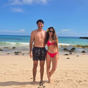 Yamna Lobos Instagram - ❤️🌴🗿👨‍👩‍👧.....
Saludos mi genteeee!!!!
.
.
.
#vacaciones 
#rapanui