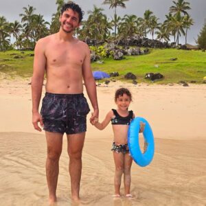 Yamna Lobos Instagram - ❤️🌴🗿👨‍👩‍👧.....
Saludos mi genteeee!!!!
.
.
.
#vacaciones 
#rapanui