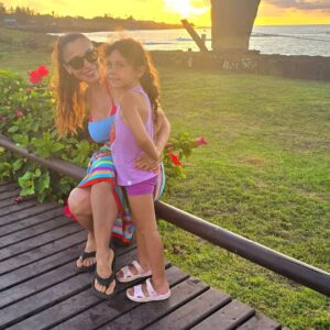 Yamna Lobos Instagram - ❤️🌴🗿👨‍👩‍👧.....
Saludos mi genteeee!!!!
.
.
.
#vacaciones 
#rapanui
