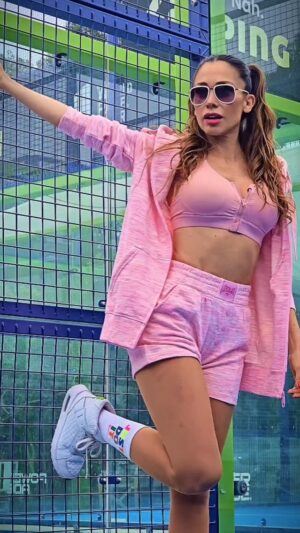 Yamna Lobos Instagram - Cuando el look te empodera... lo demás fluye solo!
🔥❤️✨️

@everlastchile 

#backstage ⬇️
🎥@fena_sepulveda 
🏠@letsclubchile