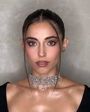 Yare Santana Instagram - STUNNING @yare_santana_ para Los premios @aura_series 

Que fortuna conocer a esta belleza! Te quiero mi Yare ❤️

Hair/makeup by me 
Usando skincare @caudalie 
Eyes @sisleyparisofficial 
Lips @fentybeauty 

Stylist @sir.styling @swarovski