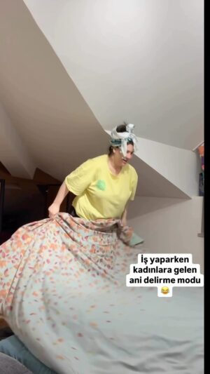 Yasemin Sakallıoğlu Instagram - Yaşamayan bizden değildir😂