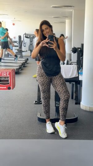 Yasmin Abdulaziz Instagram - كده تمام ولا اخس اكتر ؟؟ 💪🏼
