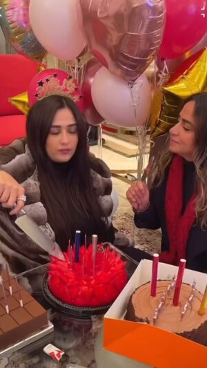 Yasmin Abdulaziz Instagram - امنيتي في السنه الجديده 🤣