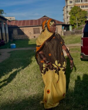 Yasmin Said Instagram - Traditional rights done! Twende Tukaoe sasa😁😁

#marriage #wedding #traditionalweddings #jp2025 #ndunduparty #heenaparty