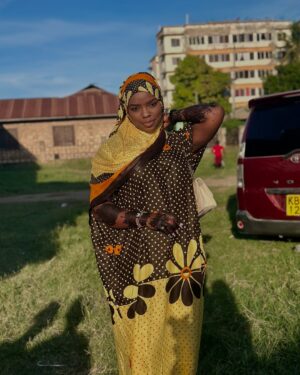 Yasmin Said Instagram - Traditional rights done! Twende Tukaoe sasa😁😁

#marriage #wedding #traditionalweddings #jp2025 #ndunduparty #heenaparty