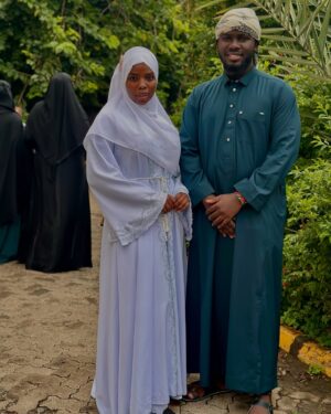 Yasmin Said Instagram - Eid Mubarak 🌙🕋☪️

#eidmubarak❤️ #eidulfitr #eidcollection2025 #eidday1 #eidday2 #halal #halali #hubatihalal