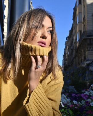 Yasmine Ammari Instagram - حمد الله مزلني في الحياة ربي ويطول في عمري وينقص في اللي دار فيا الدعايات بلي مت 🙏😂 Merci au photographe  @akrammenari
