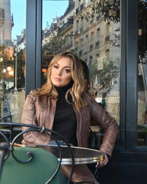 Yasmine Ammari Instagram - Life in Paris 🗼 📸 @akrammenari