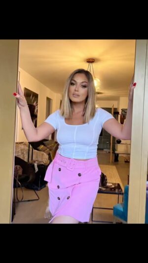 Yasmine Ammari Instagram - RDV LE 4 Juin a 20h 30 à l’Olympia Hâte de monter sur scène Ne ratez pas cette soirée @linda_renno @one_night_in_algeria22 @sarrasmaali_mua