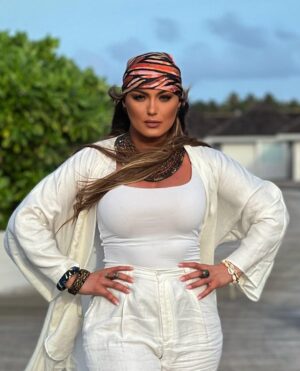 Yasmine Ammari Instagram - @skyprods  bientôt la sortie de la chanson غير انت وانا en duo avec @djalilpalermo_off ❤️❤️❤️🎬🎬🎬🎬soon …