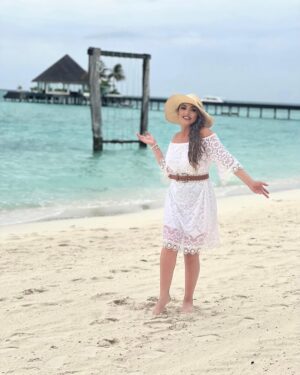 Yasmine Ammari Instagram - تاڤي لي راك حاب تسافر معه ؟؟؟
Taguez la personne que vous souhaitez voyager avec elle ✈️🚤⛵️🏝️