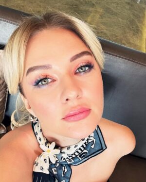 Yeliz Doğramacılar Instagram - 🍊Portakal çiçeğinin kokusu, Adana mutfağının yaratıcılığıyla buluştu!
🍊13.	Uluslararası Portakal Çiçeği Karnavalı kapsamında düzenlenen Portakallı Lezzetler Yarışmasını sunmaktan büyük onur duydum.
Birbirinden yetenekli genç şefler, portakalın büyülü aromasını hayal güçleriyle harmanlayarak unutulmaz tatlara imza attılar.

🍊Bu özel günde emeği geçenlere yıllar dır bu yarışmayı düzenleyen Adana’nın gizli kahramanı Tayyar Zaimoglu @tayyarzaimoglu na ve beni bu güzel güne  özenle hazırlanmış sahnede ışıldatan sponsorlarıma gönülden teşekkür ederim:

#reklam 

Kıyafet: @tuubasinmec_designer 🧡
Saç: @ulasetike & @muhammetalihairpro 🧡
Makyaj: @meryemuyanmakeupstudyo 🧡
Takı: @aydin.altunbuken &  @tuajewelry 🧡

Adana’nın kalbinden, missss gibi portakal çiçeği kokan memleketimden sevgilerle…

#PortakalÇiçeğiKarnavalı #Adana #PortakallıLezzetlerYarışması #SunumZerafeti #Teşekkürler