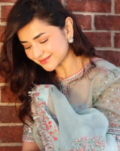 Actress Yumna Zaidi HD Photos and Wallpapers April 2025