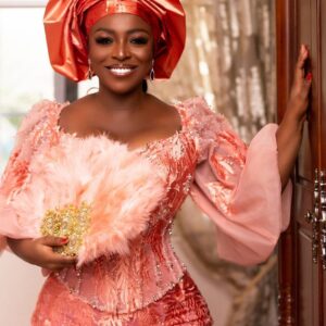 Yvonne Okoro Instagram - Not your usual Photo dump..My naija side came out to play...Enjoy... outfit @pistisgh mua @thereal_asareprince ... @lizerazi @sandraankobiah @roselineokoro 📸 @vikipixel_backup